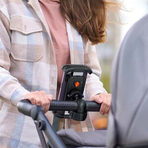 پایه نگهدارنده موبایل Baseus QuickGo نصب شده روی دوچرخه