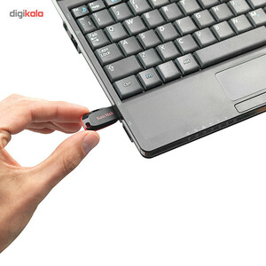 فلش مموری 64 گیگابایت سن دیسک مدل Cruzer Blade CZ50 با رابط USB 2.0، بدنه مات مقاوم در برابر اثر انگشت، قابلیت رمزگذاری نرم‌افزاری و شیار اتصال بند