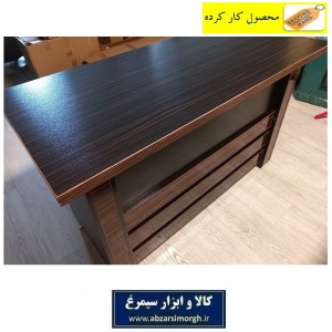 میز اداری چوبی سه خط ۱۳۰ سانت رنگ قهوه ای سالم کارکرده در حد نو UTW-002