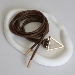 کمربند چرمی مات زنانه سگک مثلثی