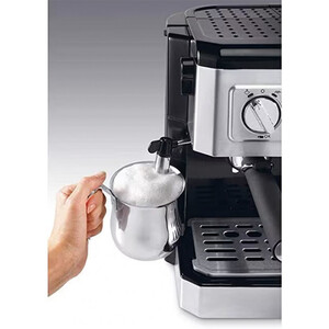جاروبرقی 2200 وات آ ا گ مدل  VX82-1-ALR