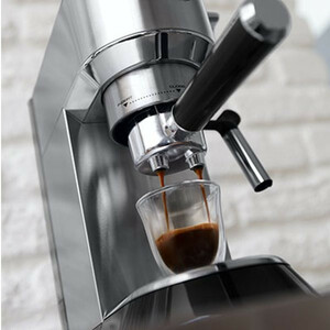 جاروبرقی 600 وات آ ا گ مدل VX82-1-ÖKO