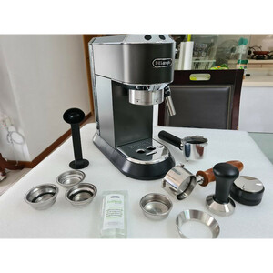 جاروبرقی 600 وات آ ا گ مدل VX82-1-ÖKO