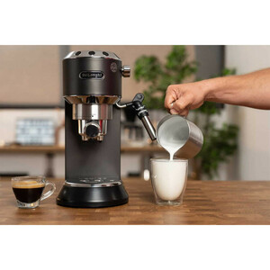 جاروبرقی 600 وات آ ا گ مدل VX82-1-ÖKO
