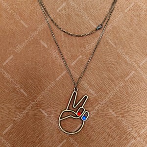 گردنبند برنزی طرح V