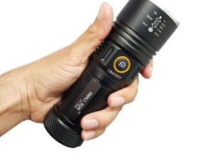 چراغ قوه اسمال سان T209