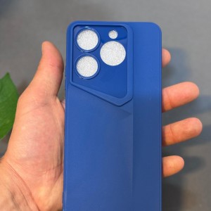 کاور مدل Porsche Design مناسب برای گوشی Realme Note 60X نمای در دست
