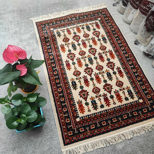 فرش ماشینی ساوین طرح سارگل زمینه کرم