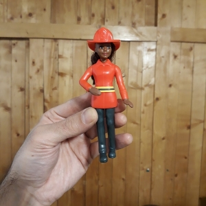 Figure-mattel-barbie-2019-mcdonalds-04