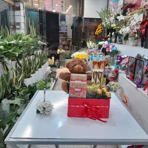 پک عطر ولنتاین کد A10 همراه عروسک و خرس و شکلات