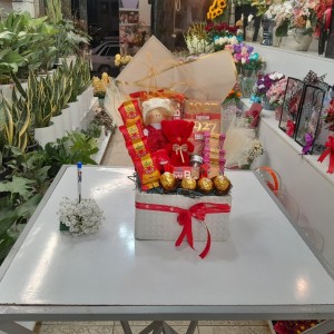 پک عطر ولنتاین کد A11 با عروسک جذاب و شکلات