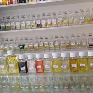اسانس عطر عمده به صورت گرمی و کیلویی برند های گلچین