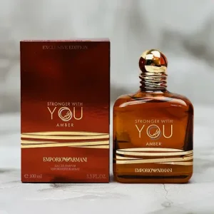 عطر گرمی استرانگر ویت یو آمبر حجم به صورت میل