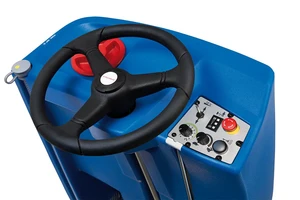 ARA85BM120-gb-07-scrubber-dryer-floor-scrubber-cleaning-machine-handling.jpg
