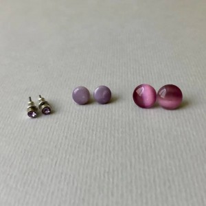 گوشواره میخی 3 قلوی بنفش برند accessories