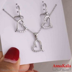نیم ست زنانه شامل گردنبند و گوشواره استیل مدل قلب نگینی کد NIM14847W