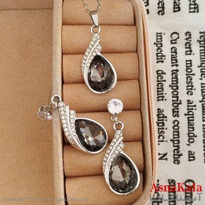 نیم ست زنانه شامل گردنبند و گوشواره مدل اشکی کد NIM141193W