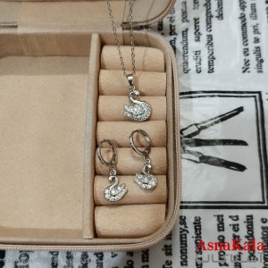 نیم ست زنانه شامل گردنبند و گوشواره نگین دار نقره ای کد NIM141231W