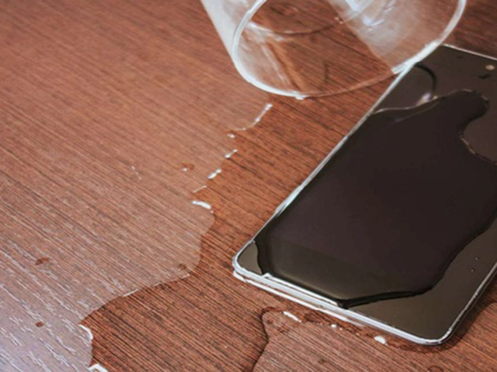 تاثیر رطوبت و آبخوردگی بر عملکرد تاچ ال سی دی