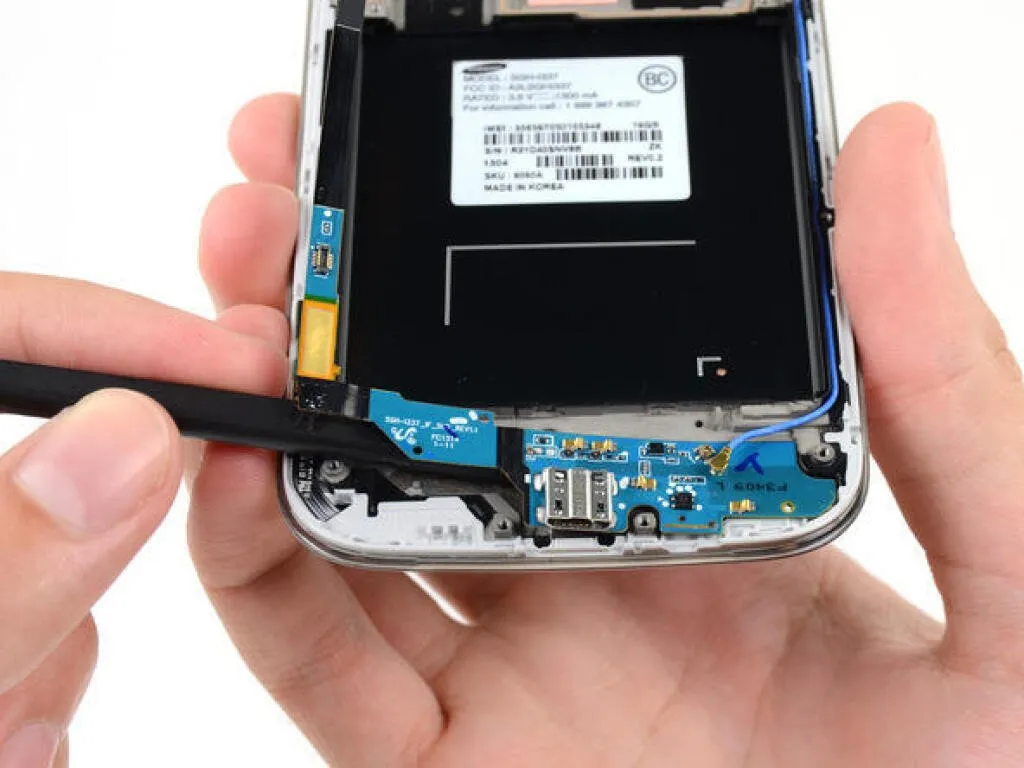 آنچه هر تعمیرکار باید درباره انتخاب فلت گوشی بداند: نکات فنی و کاربردی