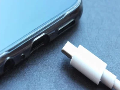 ۷ علامت که نشان می‌دهد سوکت شارژ گوشی شما نیاز به تعویض دارد