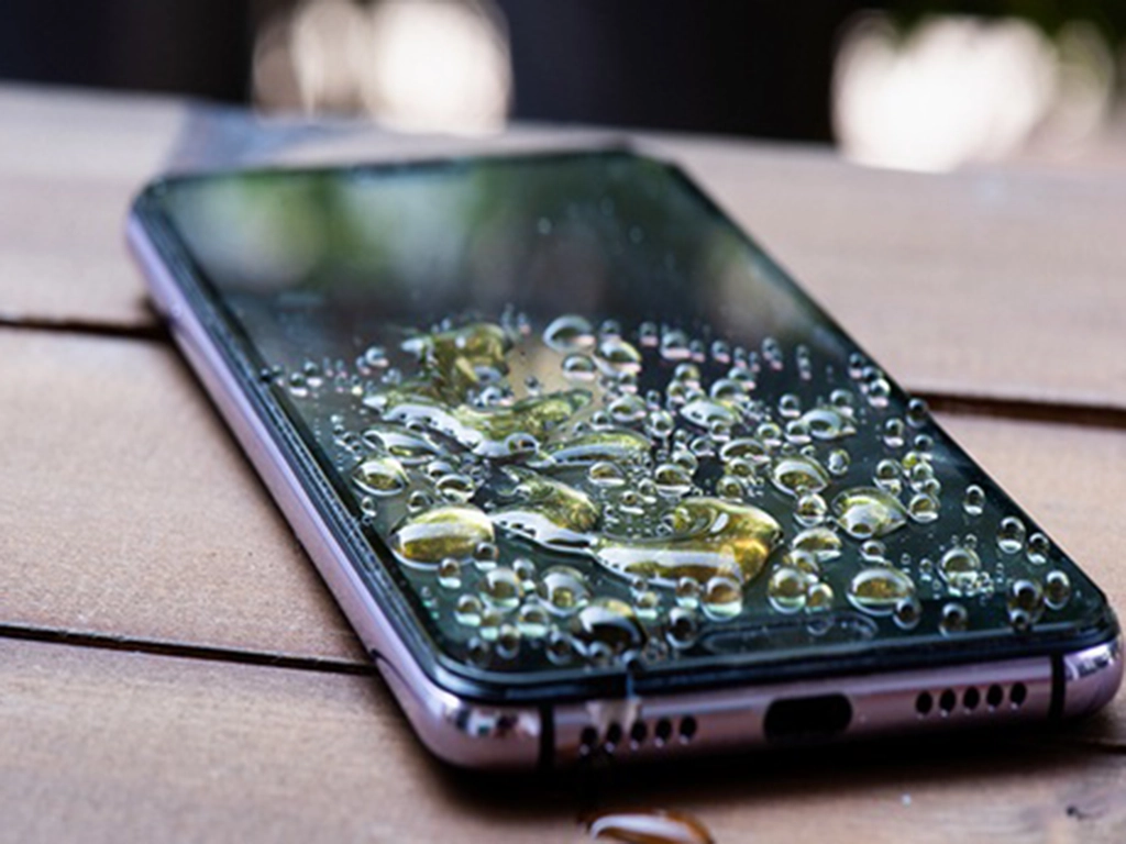 تاثیر رطوبت و آبخوردگی بر عملکرد تاچ ال سی دی