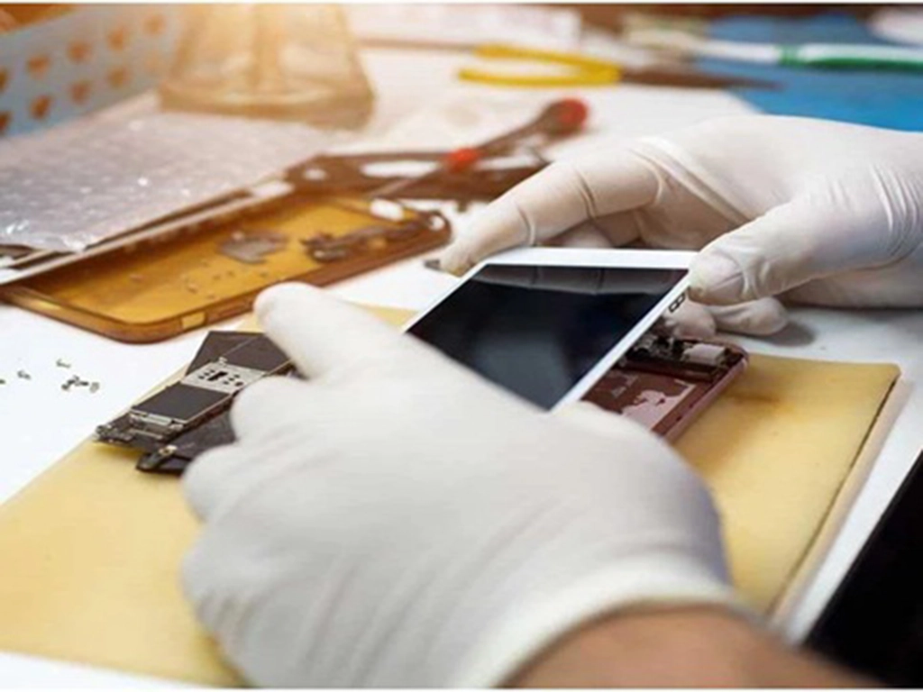 آسیب تاچ ال سی دی ناشی از آب و رطوبت