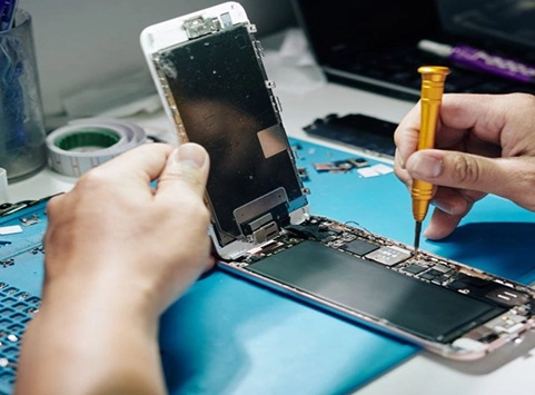 آب رفتن زیر ال سی دی گوشی