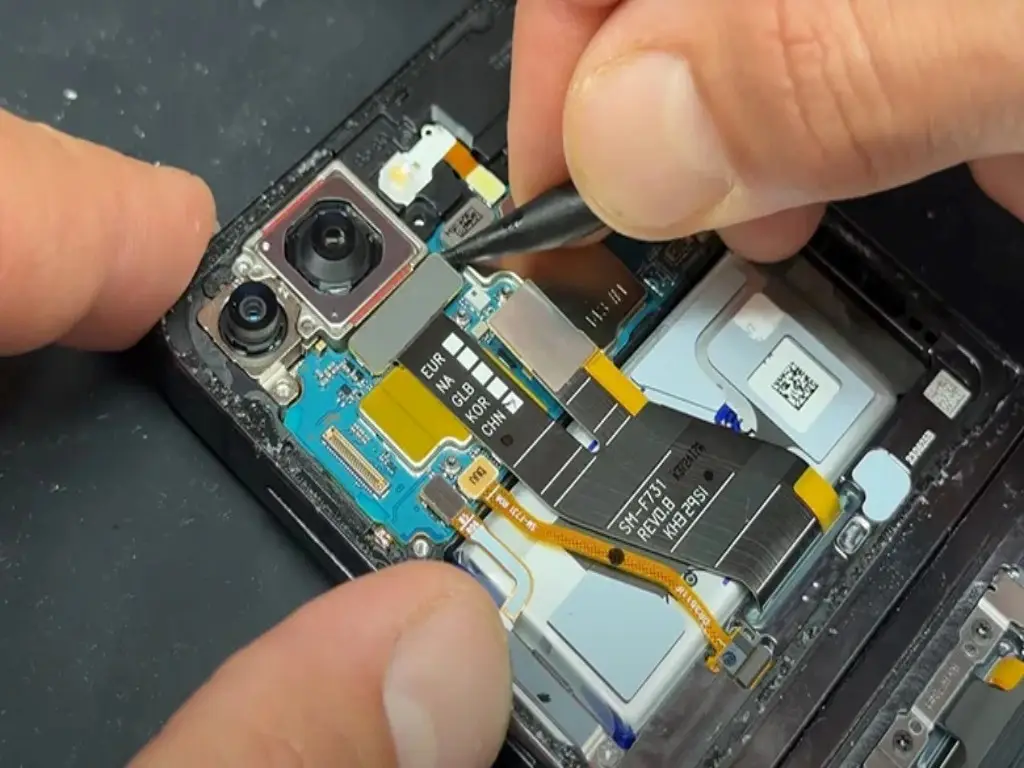 آنچه هر تعمیرکار باید درباره انتخاب فلت گوشی بداند: نکات فنی و کاربردی