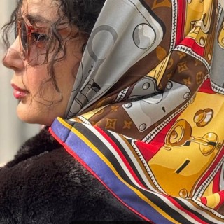 روسری ساتن طرحدار