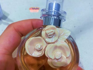 عطر والنتینو والنتینا سه گل برند کالکشن 057