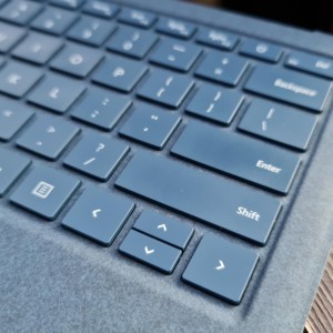 کارکرده دیجیتال  مایکروسافت سرفیس لپ تاپ Microsoft surface laptop 1 / 128G SSD/ intel / 8GB / Core i5  7200U در بروزکالا