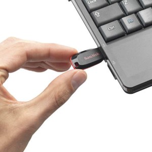 فلش مموری سن دیسک مدل SANDISK Cruzer  BLADE ظرفیت 8 گیگابایت در بروز کالا
