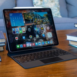 آیپد پرو 12.9 اینچ  IPad PRO 2022  WIFIظرفیت 512 گیگ  در بروزکالا