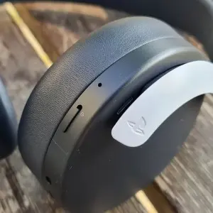 هدست گیمینگ وایرلس پلی استیشن 5 سونی مدل SONY PS5 PULSE 3D Wireless Headset در بروزکالا