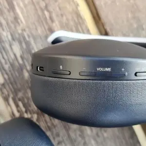 هدست گیمینگ وایرلس پلی استیشن 5 سونی مدل SONY PS5 PULSE 3D Wireless Headset در بروزکالا
