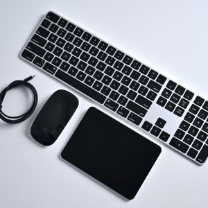 کیبورد کامپیوتر اپل مدل Magic Keyboard 3 with Touch ID and Numeric Keypad در بروزکالا
