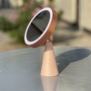 آینه آرایشی چراغدار