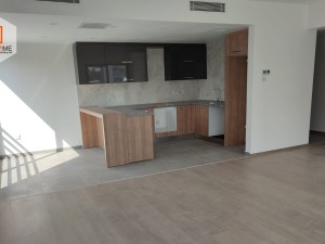 آپارتمان سه خوابه واقع در مرکز شهر گیرنه