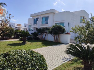 ویلایی سه خوابه واقع در مرکز شهر گیرنه