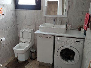 آپارتمان دو خوابه واقع در مرکز شهر گیرنه