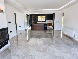 ویلا مدرن تریپلکس در شهر گیرنه
