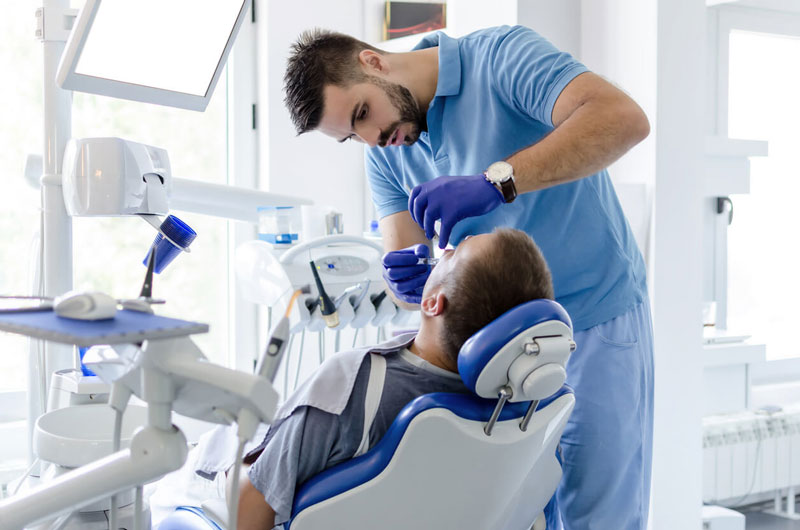 کلینیک دندانپزشکی در خیابان شفق