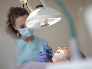 آدرس و شماره تماس و ساعت کاری کلینیک دندانپزشکی دکتر مرتضی مدنی
