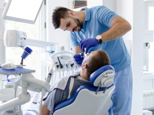 کلینیک دندانپزشکی در خیابان شیخ مفید