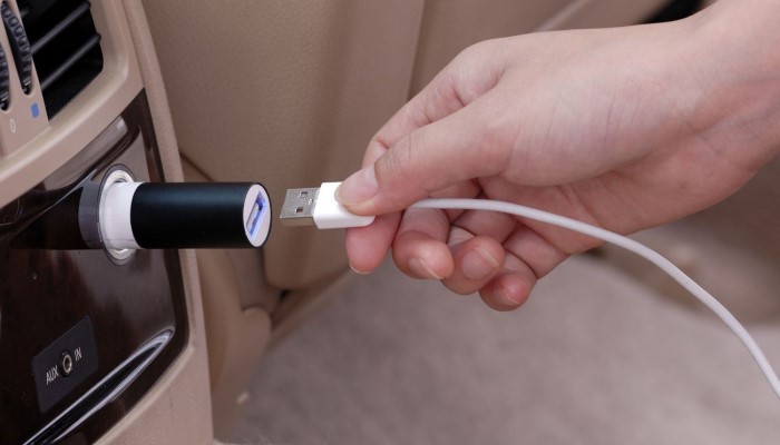 چگونه یک شارژر فندکی خوب انتخاب کنیم؟