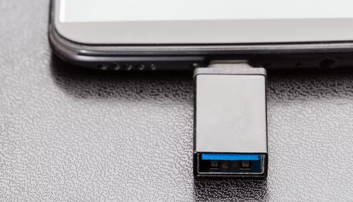 داشتن دو درگاه USB - لوازم جانبی موبایل