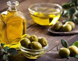 روغن زیتون برای ماسک مناسب لیفت ابرو 