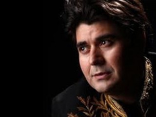 ویدئو :  آواز خوانی زیبای سالار عقیلی در 16 سالگی