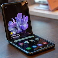 مقایسه گلکسی Z Flip با گلکسی S20 اولترا؛ دو گوشی متفاوت با قیمت 1400 دلار (مطلب)